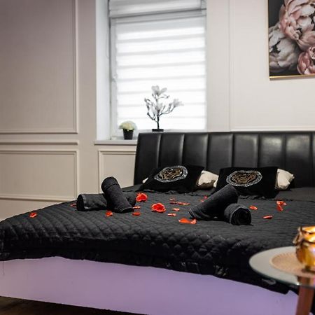 Zamoyskiego Jacuzzi Apartment Krasków Εξωτερικό φωτογραφία