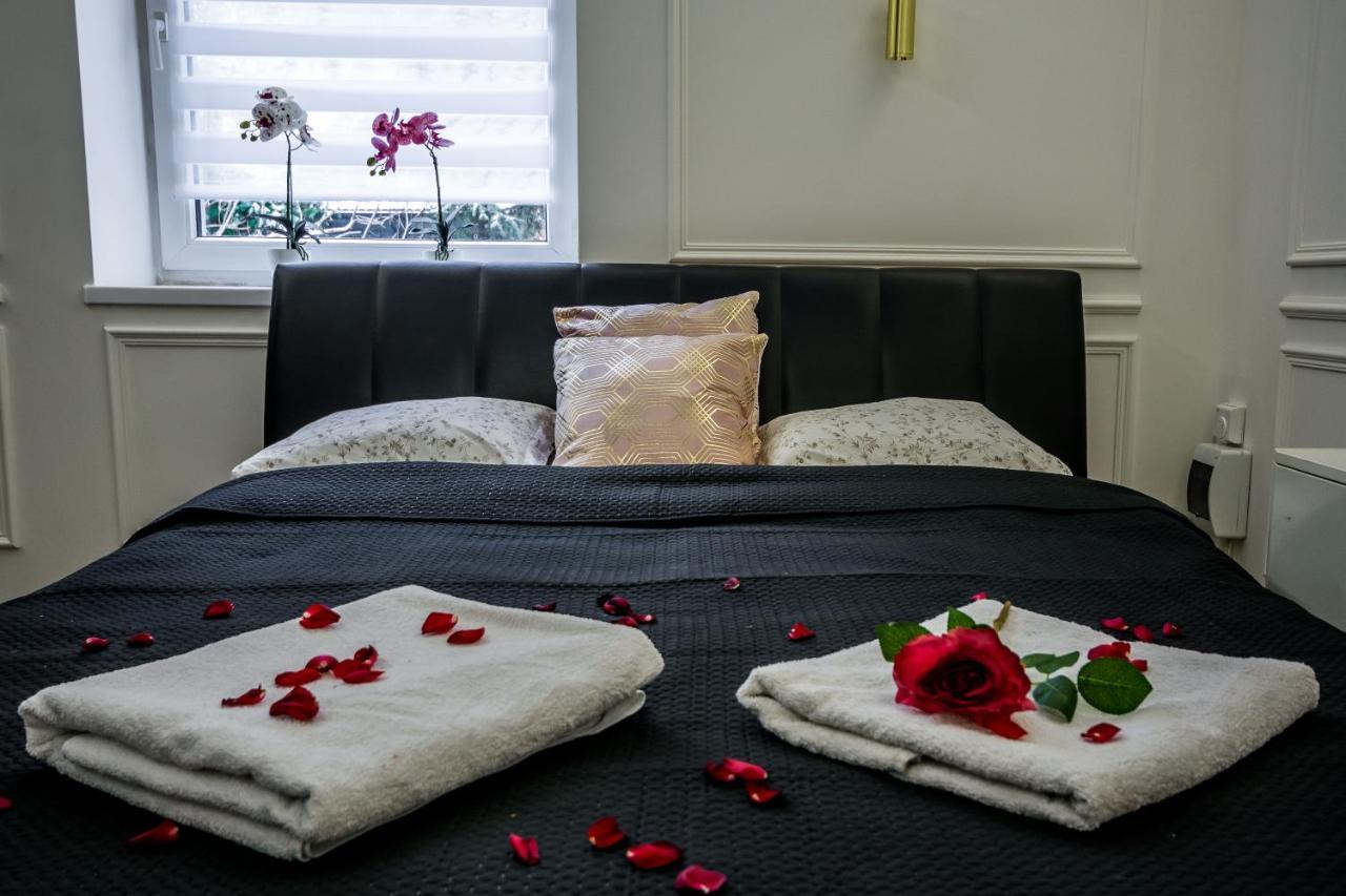 Zamoyskiego Jacuzzi Apartment Krasków Εξωτερικό φωτογραφία